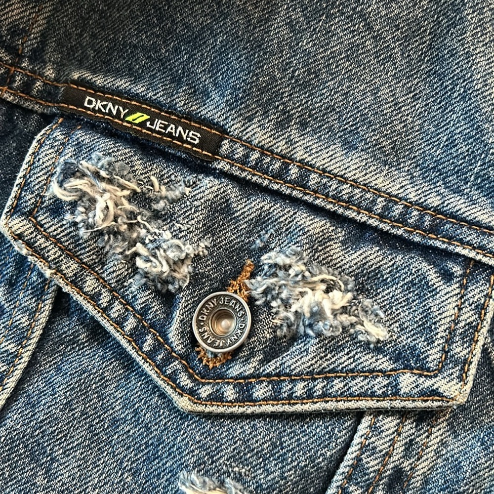 DKNYJEANS Womens Distressed Collared Slightly Cropped Jean Jacket Large - Picture 2 of 4